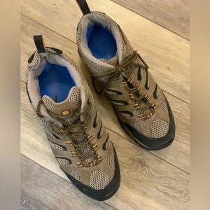 Men’s Merrell hiking shoes. Size 14.